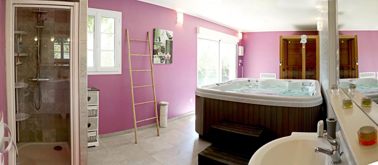 Au Coeur Du Bien-Etre, Gite Avec Piscine Chauffee Et Couverte, Spa, Sauna, Massages Monteaux Екстериор снимка